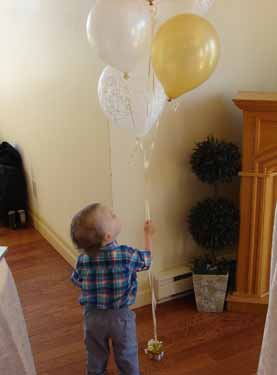 photos/2015/Gill party/baby-balloons.jpg